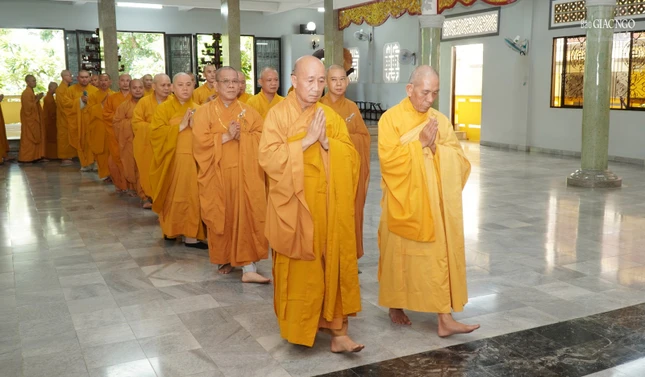 Từng bước chân chánh niệm...