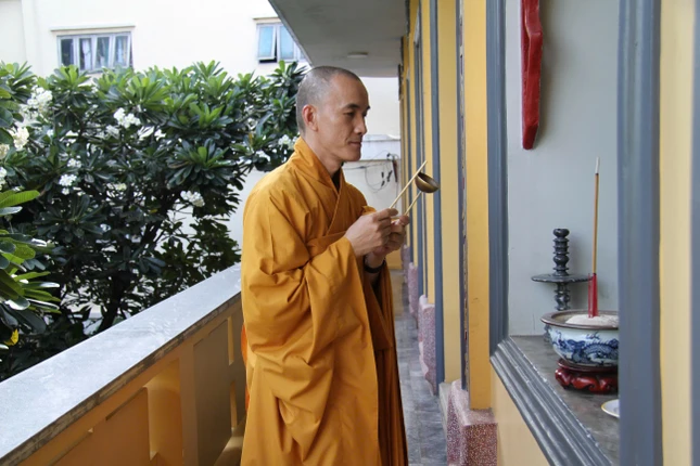 Khóa lễ mông sơn, kết thúc một ngày huân tu tập trung tại trường hạ chùa Huỳnh Kim - Ảnh: Diệu Hiếu