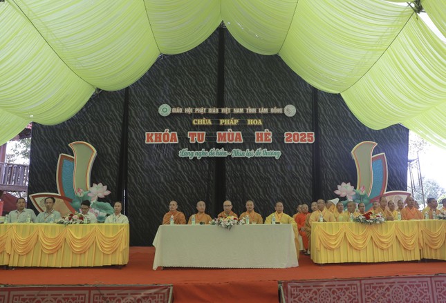 Chư tôn đức, đại diện chính quyền