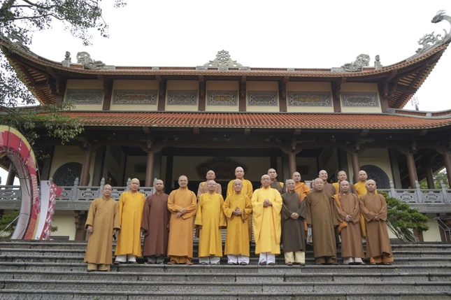 Dự kiến vào ngày 17-6-Ất Tỵ sẽ triển khai phiên họp Ban Thường trực Ban Trị sự Phật giáo tỉnh để thống nhất nhân sự trưởng các ban chuyên môn trực thuộc Dự kiến vào ngày 17-6-Ất Tỵ sẽ triển khai phiên họp Ban Thường trực Ban Trị sự Phật giáo tỉnh để thống nhất nhân sự trưởng các ban chuyên môn trực thuộc