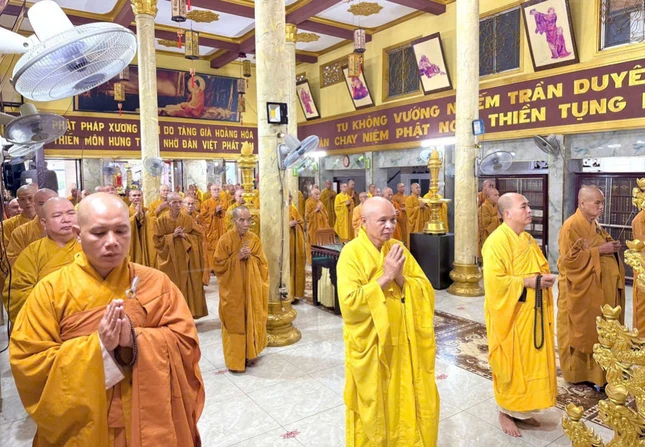 Trang nghiêm khóa lễ tại chánh điện chùa Quảng Đức - Ảnh: Pháp Toàn