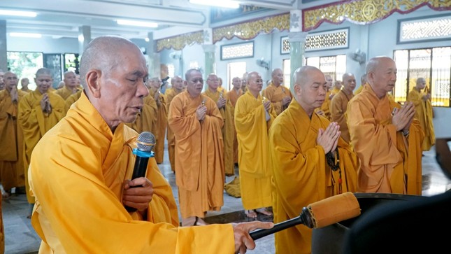 Trang nghiêm khóa lễ