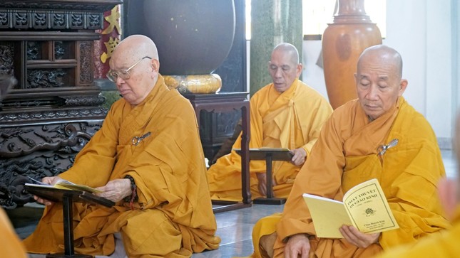 Tụng kinh Di giáo