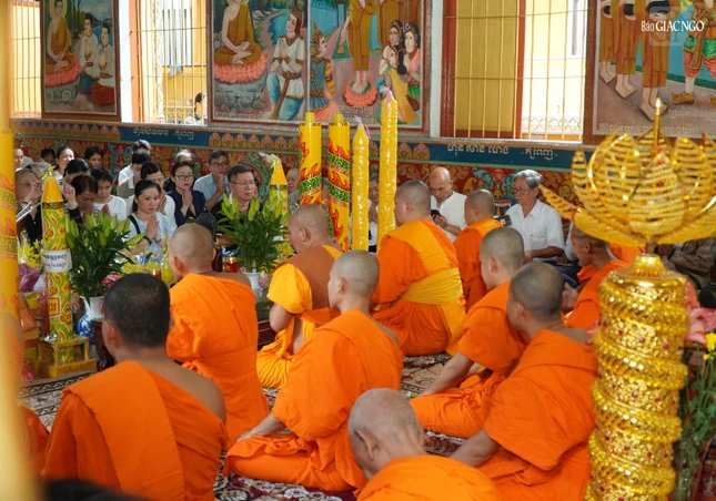 Chư Tăng bắt đầu mùa an cư theo truyền thống Phật giáo Nam tông Khmer Chư Tăng bắt đầu mùa an cư theo truyền thống Phật giáo Nam tông Khmer