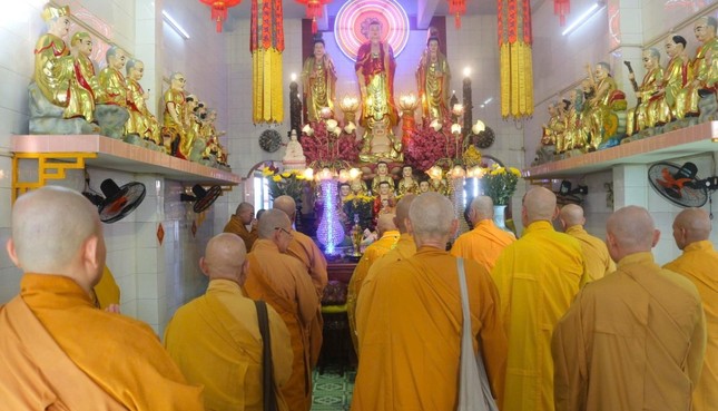 Chánh điện chùa Long Vân