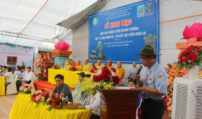 Huynh trưởng cấp Dũng Tâm Quỳ - Trần Thúc Phúc sách tấn đến huynh trưởng trại sinh