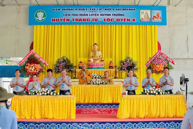 Hòa thượng Thích Thiện Pháp ban đạo từ