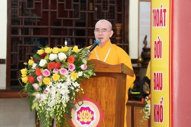 Thượng tọa Thích Đức Thành phát biểu tại buổi lễ khai mạc