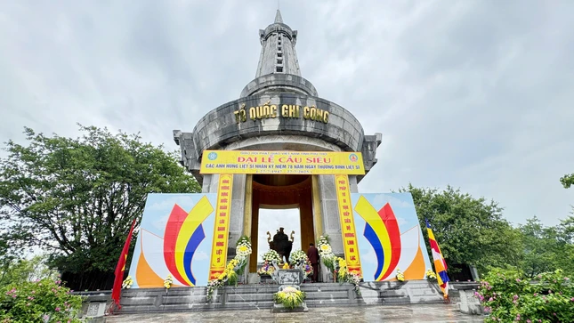 Đài tưởng niệm Anh hùng Liệt sĩ tỉnh Phú Thọ