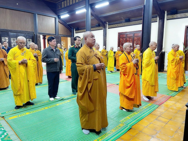 Tại chùa Linh Sơn Tại chùa Linh Sơn