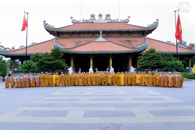 Ban Trị sự GHPGVN TP.HCM tưởng niệm Ngày Thương binh - Liệt sĩ tại Đền Bến Dược