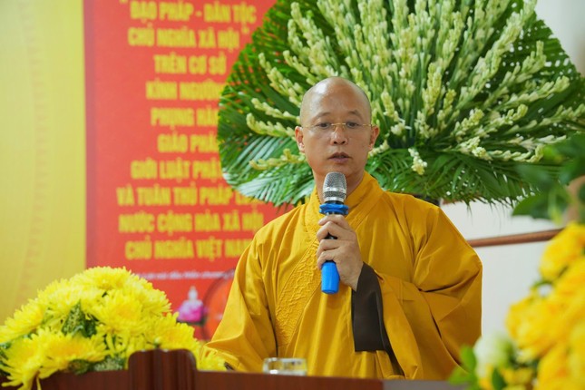 Thượng tọa Thích Minh Nghiêm phát biểu Thượng tọa Thích Minh Nghiêm phát biểu