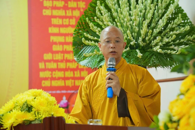 Thượng tọa Thích Minh Nghiêm phát biểu Thượng tọa Thích Minh Nghiêm phát biểu