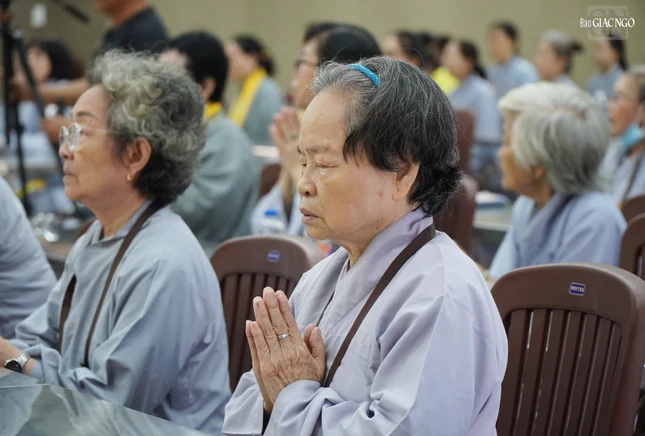 Niệm Phật mở đầu Ngày an lạc tại chùa Phổ Quang