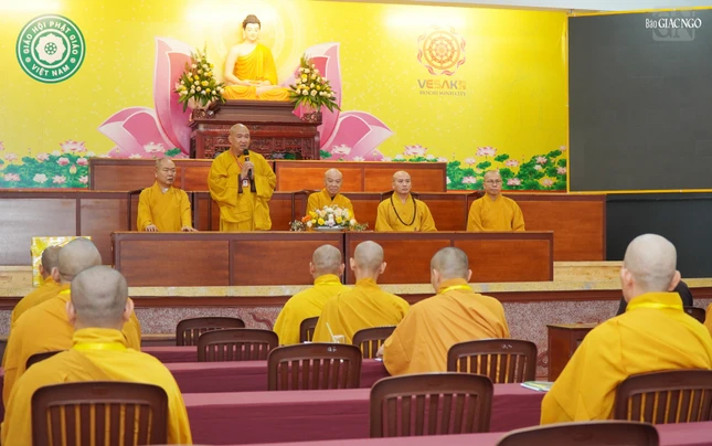 Thượng tọa Thích Phước Nguyên, Phó Tổng Thư ký Hội đồng Trị sự, Chánh Văn phòng II T.Ư, Hóa chủ trường hạ thiền viện Quảng Đức cho biết thời khóa trường hạ mỗi ngày bắt đầu từ 3g30 đến 21g, với các nghi thức thiền môn: lễ lạy phát nguyện, trì chú, đọc kinh, thiền trà, Bố-tát, mặc niệm Tứ ân... Ngoài ra, năm nay trường hạ kết hợp tổ chức Khóa học Quản trị văn phòng và Kỹ năng trụ trì