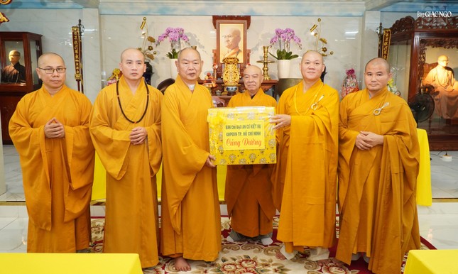 Ban Thường trực Ban Trị sự GHPGVN TP.HCM cúng dường trường hạ Hưng Phước