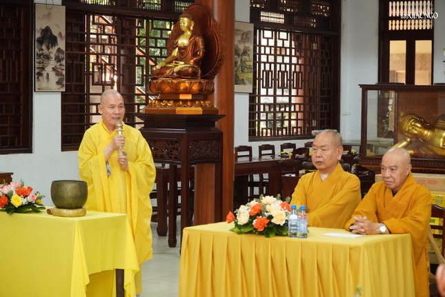 Hòa thượng Thích Nguyên Giác, trụ trì Quảng Hương Già Lam tri ân chư tôn đức Ban Thường trực Ban Trị sự GHPGVN TP.HCM đã đến thăm, sách tấn hành giả trên con đường tu học theo Chánh pháp