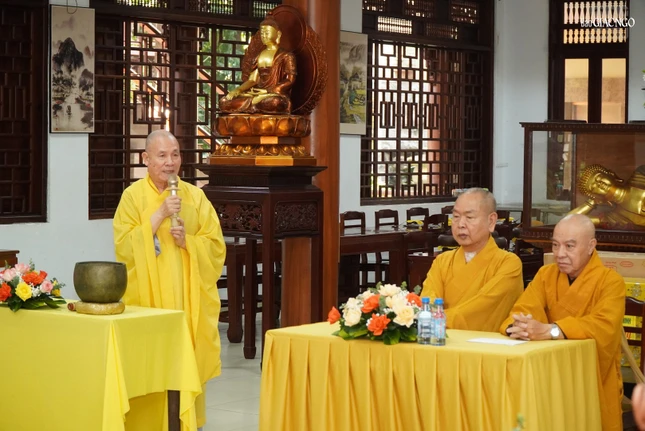 Hòa thượng Thích Nguyên Giác, trụ trì Quảng Hương Già Lam tri ân chư tôn đức Ban Thường trực Ban Trị sự GHPGVN TP.HCM đã đến thăm, sách tấn hành giả trên con đường tu học theo Chánh pháp