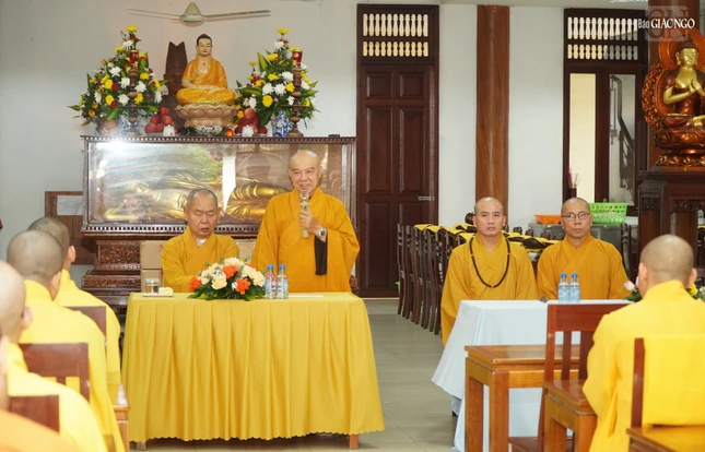 Hòa thượng Thích Nhựt Hỷ sách tấn chư hành giả an cư tại Quảng Hương Già Lam