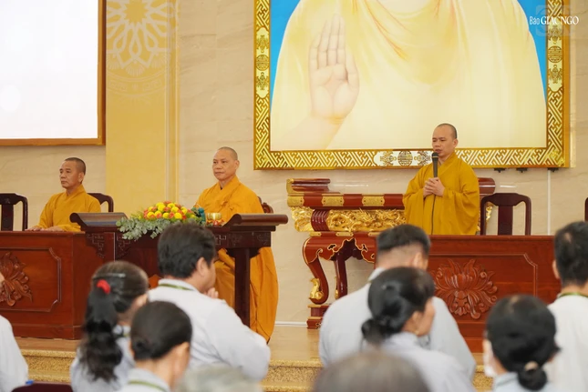 Mỗi tháng một lần, Ban Hoằng pháp Phật giáo TP.HCM sẽ tổ chức khóa tu Ngày an lạc tại Việt Nam Quốc tự Mỗi tháng một lần, Ban Hoằng pháp Phật giáo TP.HCM sẽ tổ chức khóa tu Ngày an lạc tại Việt Nam Quốc tự