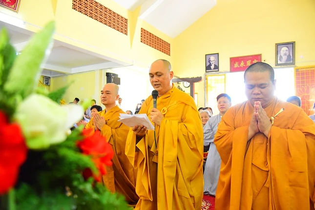 Thượng tọa Thích Thiện Chơn tác bạch Thượng tọa Thích Thiện Chơn tác bạch