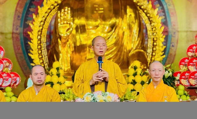 Thượng tọa Thích Minh Nghiêm sách tấn đến hành giả