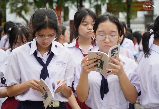 Tập thơ Em là vì sao sáng