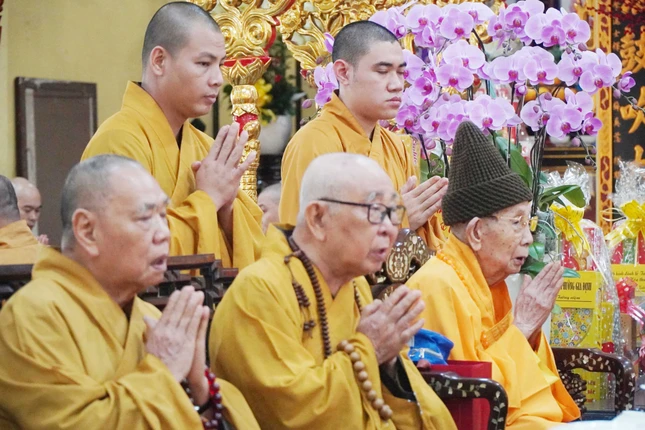 Chư tôn giáo phẩm tưởng niệm