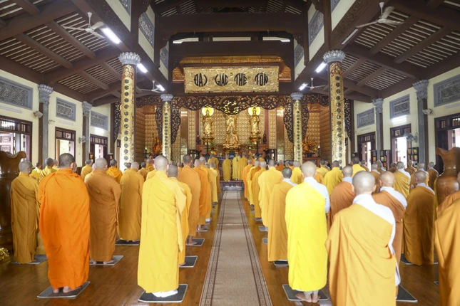 Trang nghiêm khóa lễ