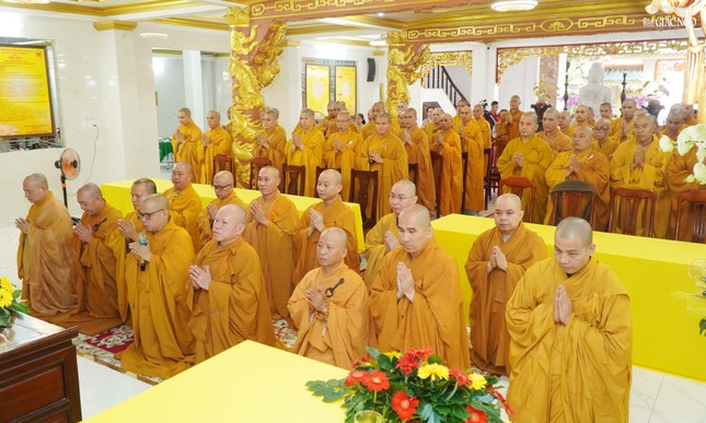 Chư Tăng tác bạch khánh tuế Trưởng lão Hòa thượng Thích Thiện Nhơn