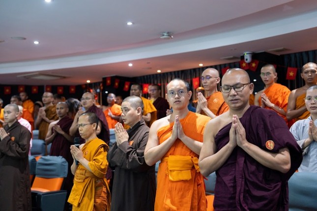 Phút niệm Phật và mặc niệm tưởng nhớ các chiến sĩ trận vong, đồng bào tử nạn