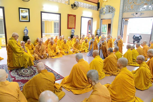 Chư Ni cầu giáo giới