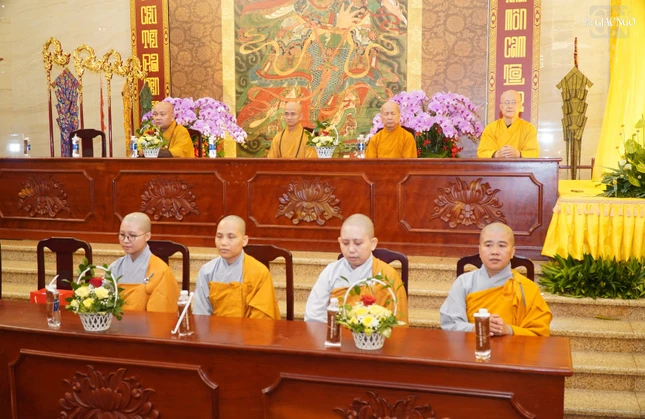 Chư tôn đức tham dự lễ