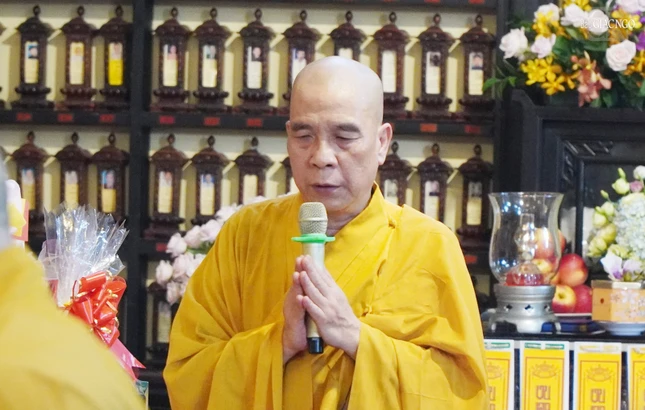 Thượng tọa Thích Quảng Chơn cung tuyên tiểu sử Hòa thượng Thích Nhật Quang