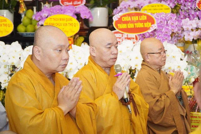 Thượng tọa Thích Nhật Thiện thay mặt môn đồ pháp quyến cảm tạ