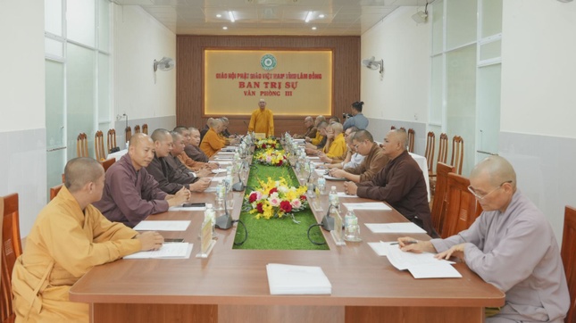 Chư tôn đức tham dự phiên họp