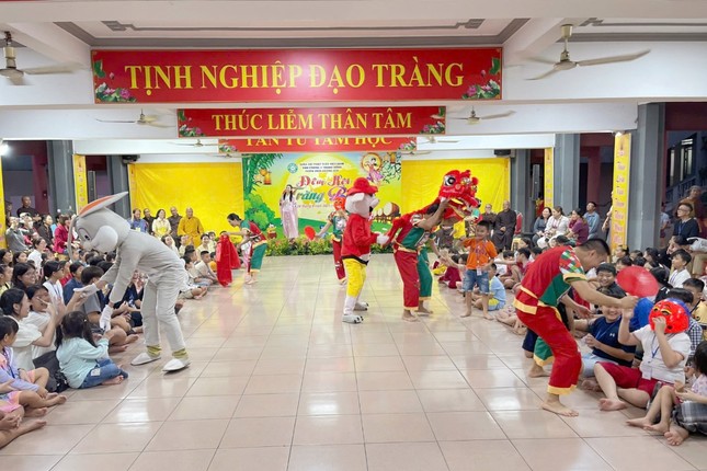 Các em vui trung thu