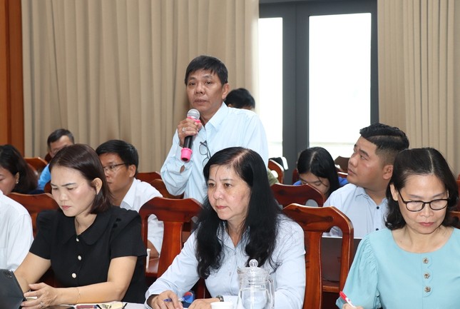 Đại diện các cơ quan báo chí thông tin về các chương trình cứu trợ bà con bị ảnh hưởng bão số 10 - Ảnh: MT TP.HCM