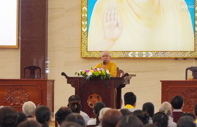 Hòa thượng Thích Tắc Huê thuyết giảng pháp thoại đầu tiên