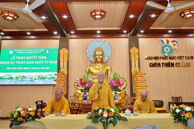 Hòa thượng Thích Chơn Không ban đạo từ chứng minh