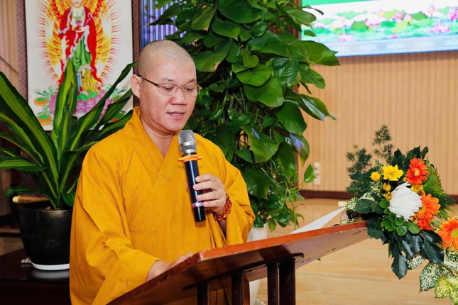 Thượng tọa Thích Minh Duyên đọc quyết định công nhận nhân sự Phân ban Gia đình Phật tử TP.HCM nhiệm kỳ 2022-2027 (giai đoạn 2025-2027)