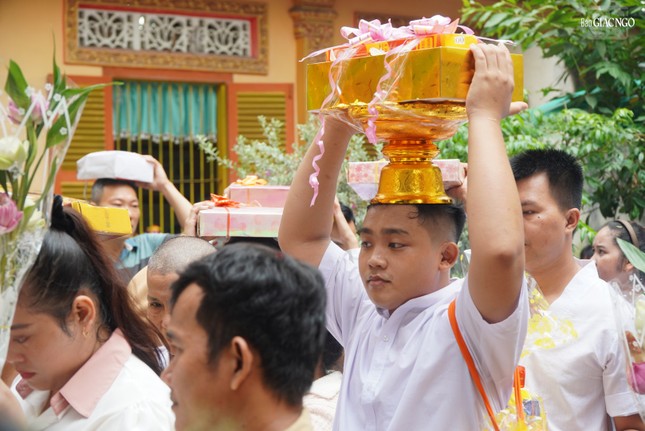 Đại lễ dâng y Kathina vừa thể hiện thiện tâm của người Phật tử trong việc hộ trì Tăng đoàn, vừa tạo nên niềm vui và phước đức