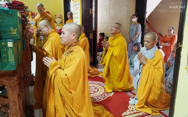 Môn đồ đệ tử dâng lời tác bạch Môn đồ đệ tử dâng lời tác bạch