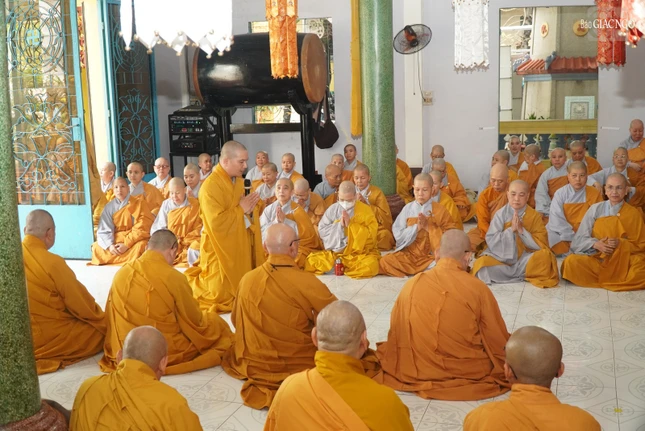 Đại đức Thích Quảng Lạc tác bạch kiểm Tăng