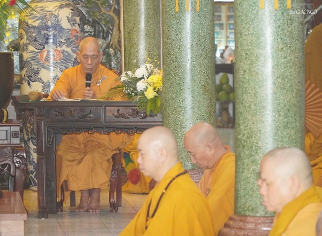 Thượng tọa Thích Giác Trí tùng tuyên Bồ-tát giới Thượng tọa Thích Giác Trí tùng tuyên Bồ-tát giới