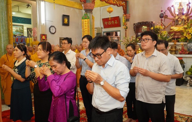 Dâng hương tưởng niệm Dâng hương tưởng niệm