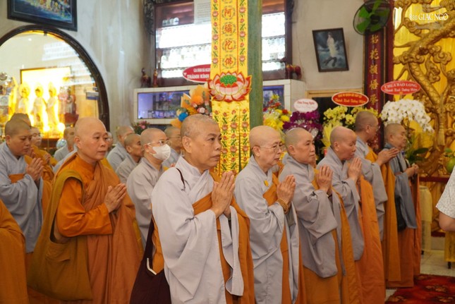 Chư Ni thành kính tưởng niệm Chư Ni thành kính tưởng niệm