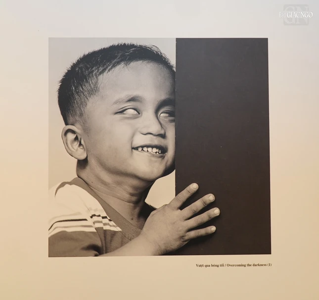 Vượt qua bóng tối