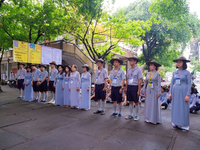 Ban Quản trại Liên trại huấn luyện A-nô-ma, Ni Liên và Tuyết Sơn ra mắt tại tịnh xá Trung Tâm