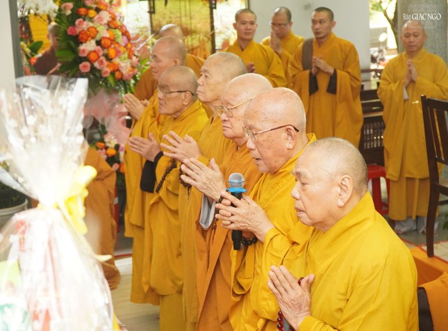 Chư tôn giáo phẩm tụng thời kinh cầu nguyện